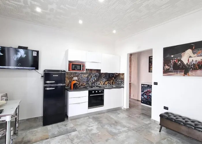Hollywood Apartment